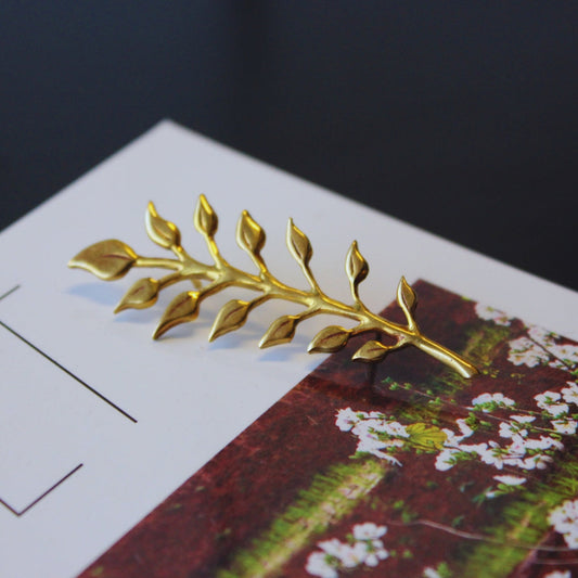 Lady Gaga e o retorno triunfal do broche: o clássico que domina a moda atual