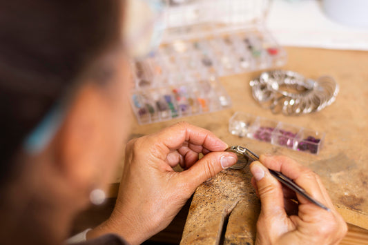 Joias personalizadas: a arte de contar histórias através de cada peça