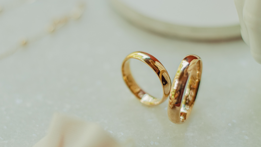 Frases para gravar na aliança: inspiração para eternizar seu amor