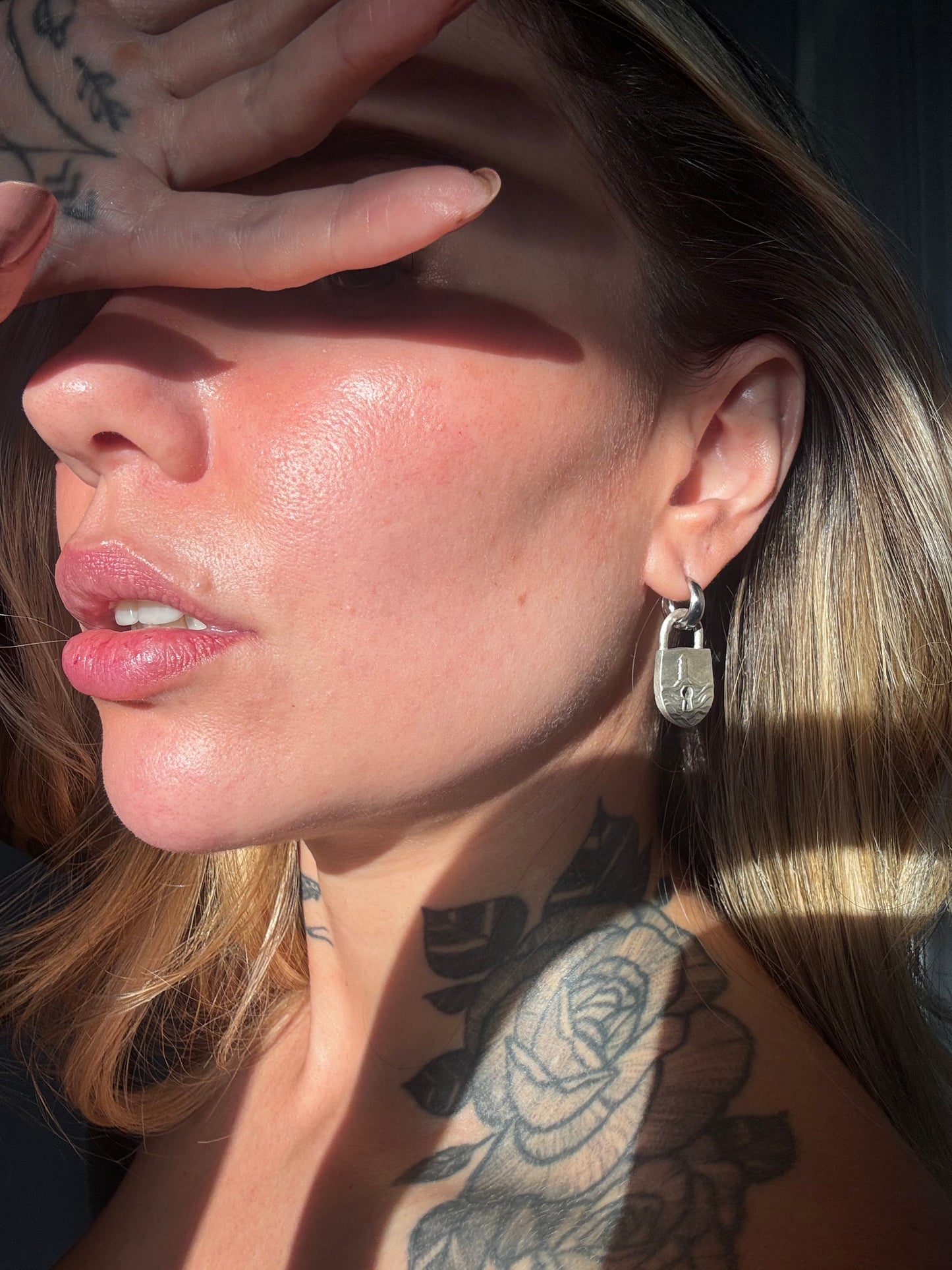 Pingente DUNA + Brinco Argola de clique AURA