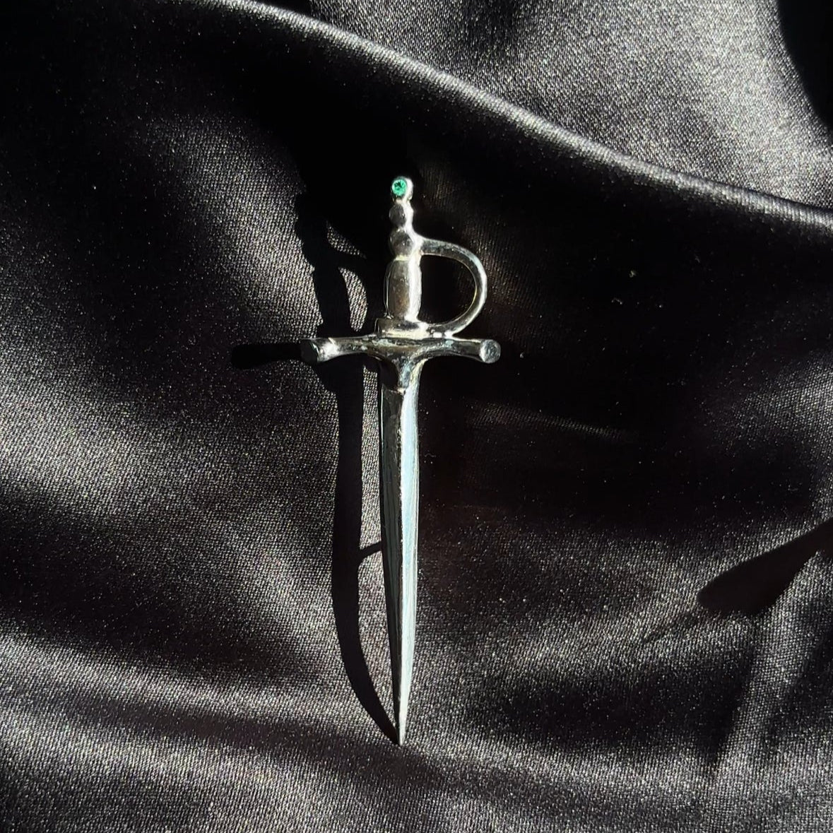 Broche ATHAME